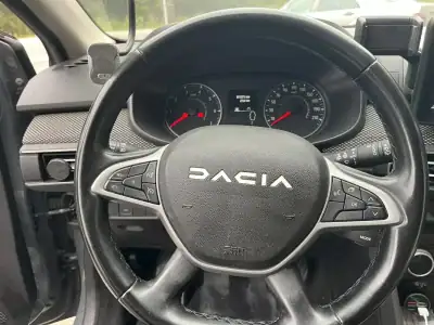 Dacia Jogger 2023 - 17900 EUR, 153000 km - AUTO.MOTO.pt - 153000km - foto 13 de 16