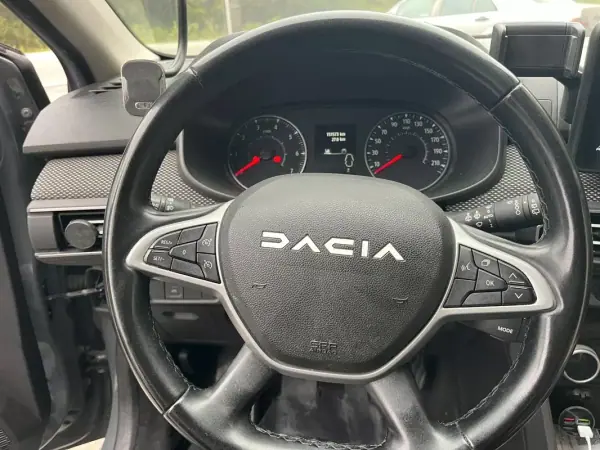 Dacia Jogger 2023 - 17900 EUR, 153000 km - AUTO.MOTO.pt - 153000km - foto 13 de 16