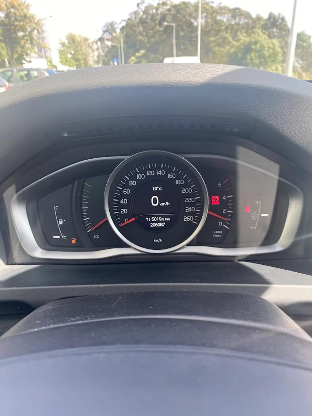 Volvo V60 2015 - 9500 EUR, 206100 km - AUTO.MOTO.pt - 206100km - foto 9 de 14