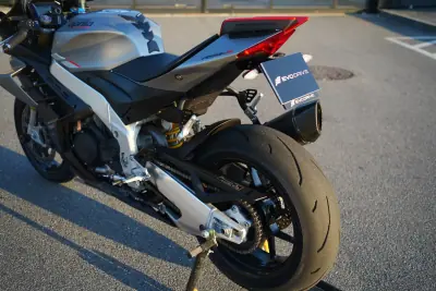 Aprilia RSV 1000 R 2023 - 18750 EUR, 12000 km - AUTO.MOTO.pt - 12000km - foto 12 de 20