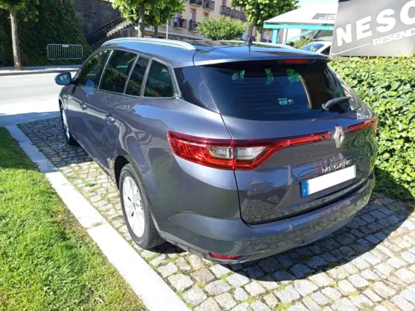 Renault Mégane Sport Tourer 2018 - 14990 EUR, 170135 km - AUTO.MOTO.pt - 170135km - foto 5 de 10