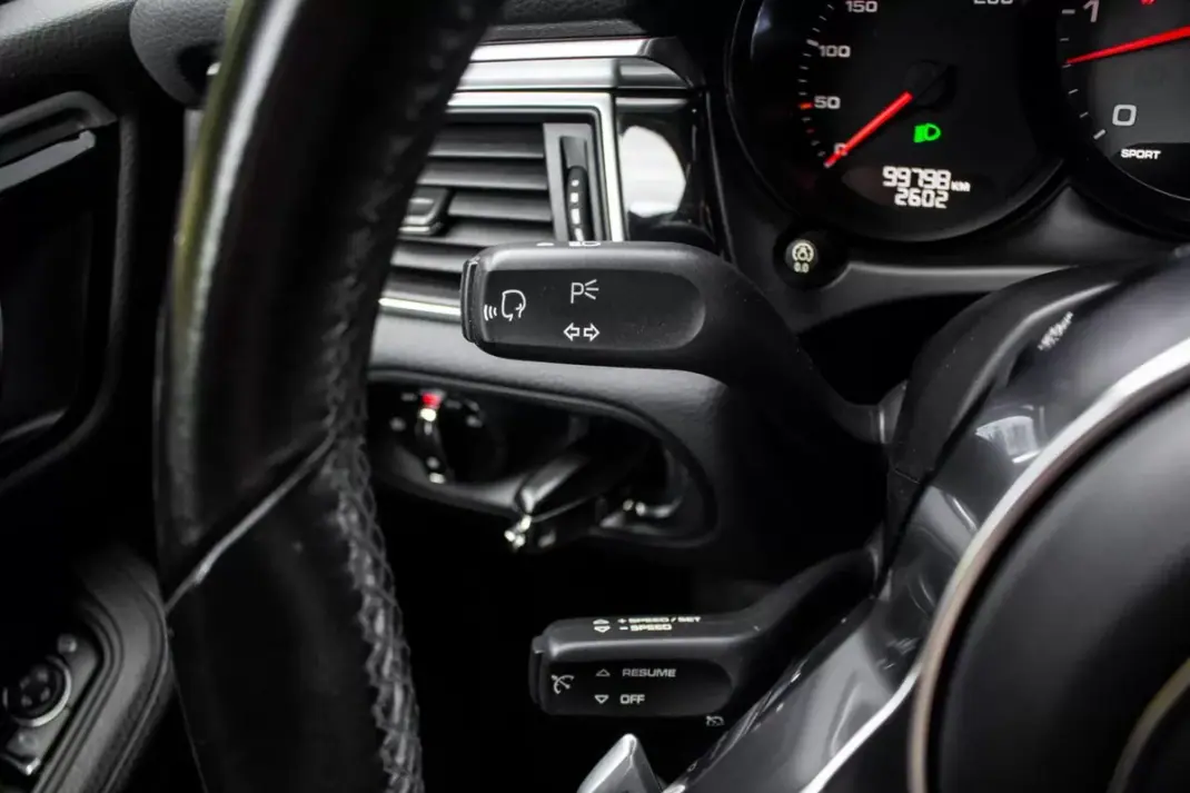 Porsche Macan 2018 - 54990 EUR, 99798 km - AUTO.MOTO.pt - 99798km - foto 17 de 45