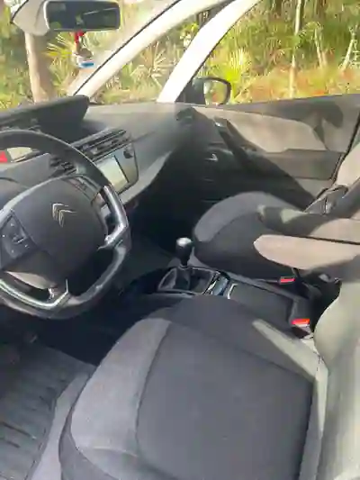 Citroën C4 Grand Picasso 2018 - 8000 EUR, 224000 km - AUTO.MOTO.pt - 224000km - foto 9 de 15