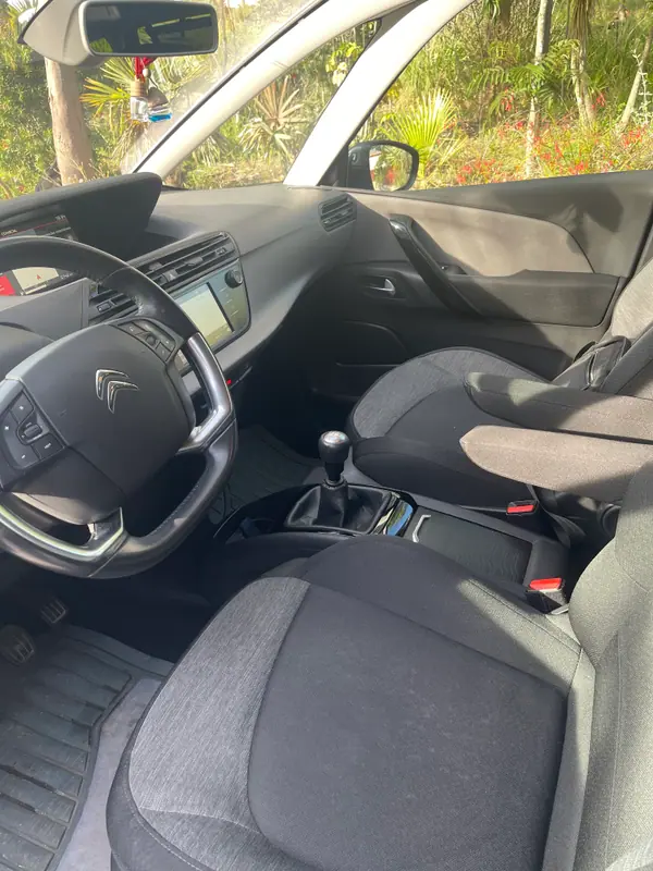 Citroën C4 Grand Picasso 2018 - 8000 EUR, 224000 km - AUTO.MOTO.pt - 224000km - foto 9 de 15