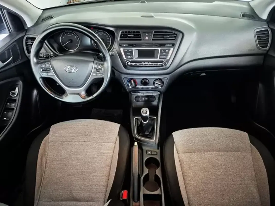Hyundai i20 2016 - 10850 EUR, 122493 km - AUTO.MOTO.pt - 122493km - foto 4 de 8