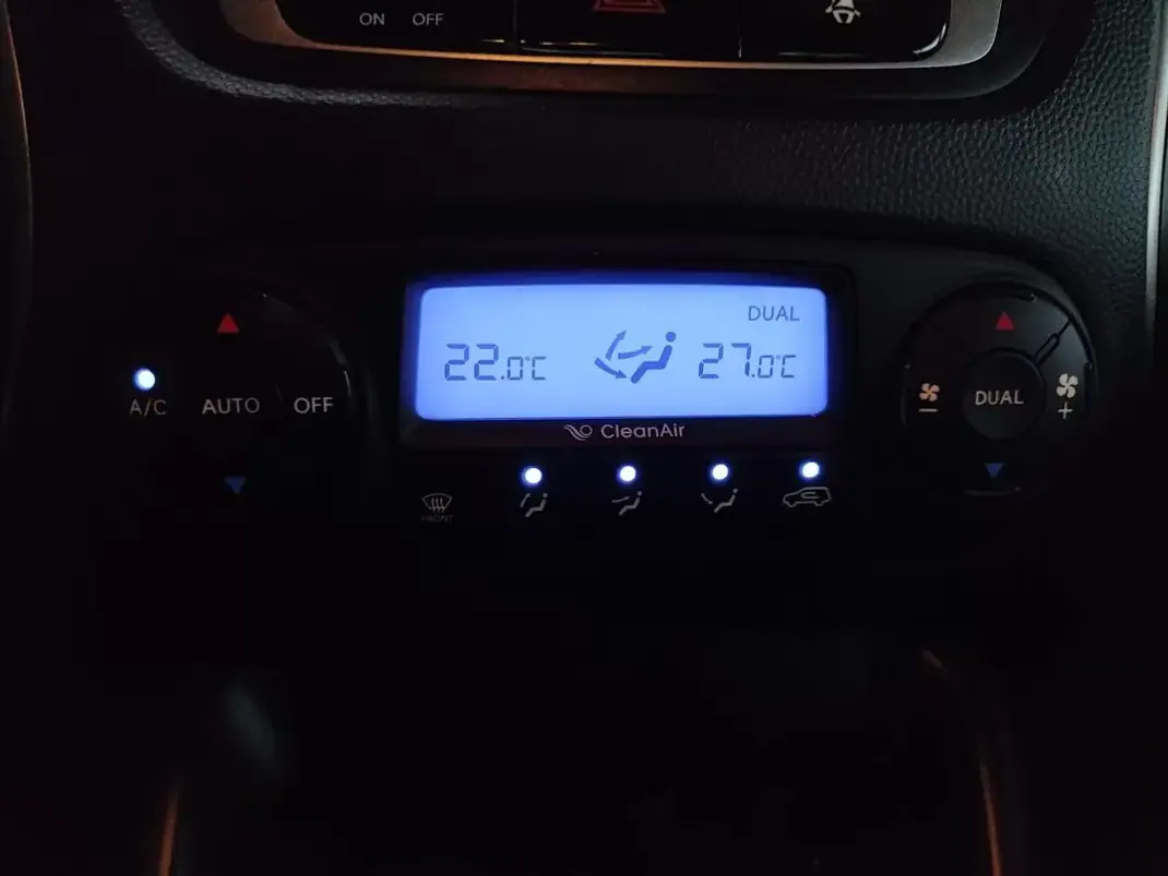 Hyundai ix35 2013 - 9990 EUR, 157000 km - AUTO.MOTO.pt - 157000km - foto 28 de 34