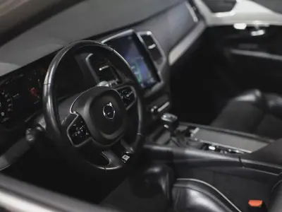 Volvo XC 90 2018 - 35990 EUR, 147431 km - AUTO.MOTO.pt - 147431km - foto 17 de 27