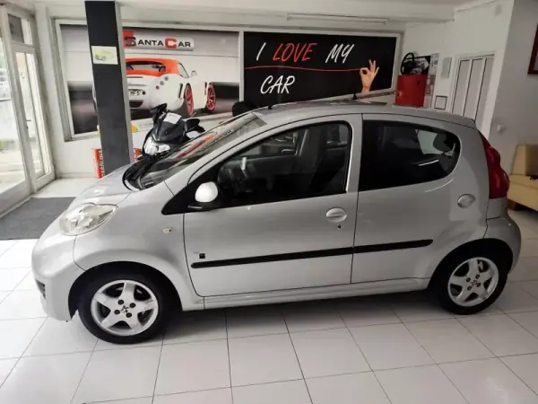 Peugeot 107 2011 - 5980 EUR, 84000 km - AUTO.MOTO.pt - 84000km - foto 7 de 21
