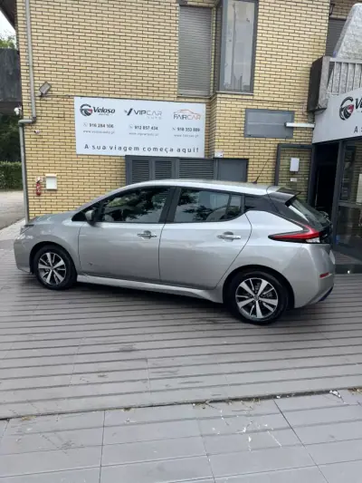 Nissan Leaf 2018 - 10900 EUR, 138100 km - AUTO.MOTO.pt - 138100km - foto 3 de 9
