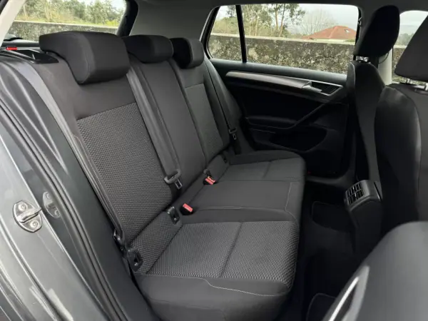 Volkswagen Golf 2019 - 15990 EUR, 95000 km - AUTO.MOTO.pt - 95000km - foto 24 de 27
