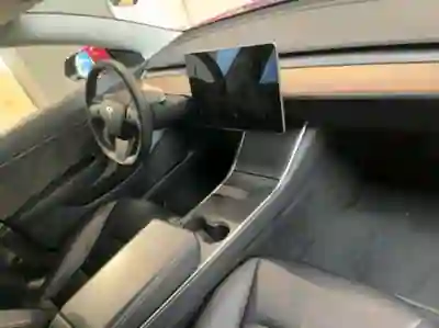Tesla Model 3 2020 - 24500 EUR, 165500 km - foto 5 de 6