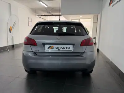 Peugeot 308 2017 - 10990 EUR, 131446 km - AUTO.MOTO.pt - 131446km - foto 4 de 21