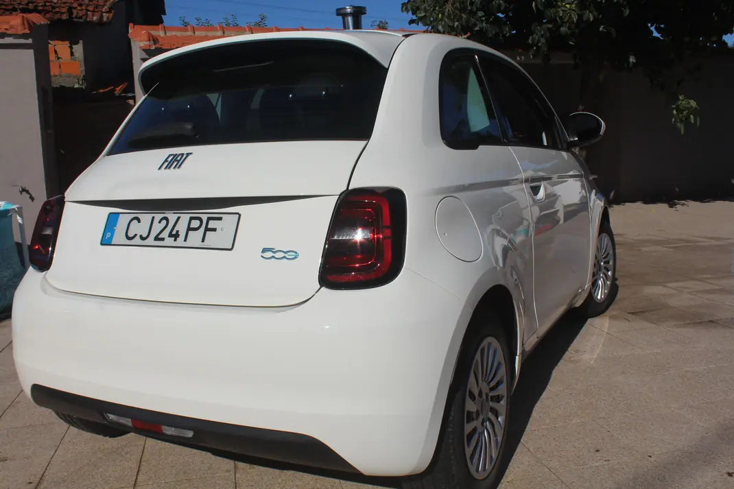 Fiat 500e 2023 - 14000 EUR, 21209 km - 21209km - foto 2 de 9