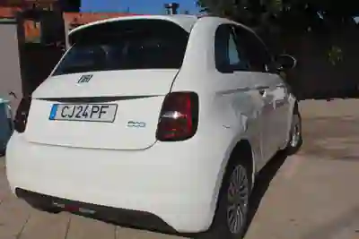 Fiat 500e 2023 - 14000 EUR, 21209 km - 21209km - foto 2 de 9