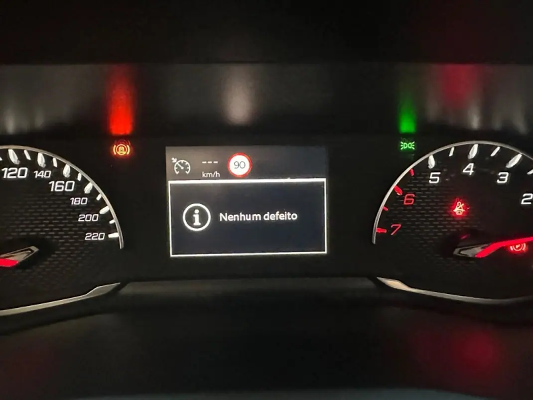 Peugeot 2008 2021 - 16500 EUR, 158900 km - AUTO.MOTO.pt - 158900km - foto 39 de 52