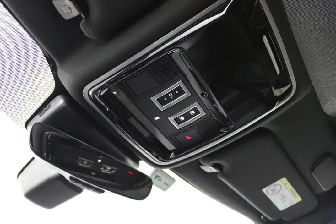 Land Rover Range Rover Velar 2018 - 44900 EUR, 110932 km - AUTO.MOTO.pt - 110932km - foto 9 de 20