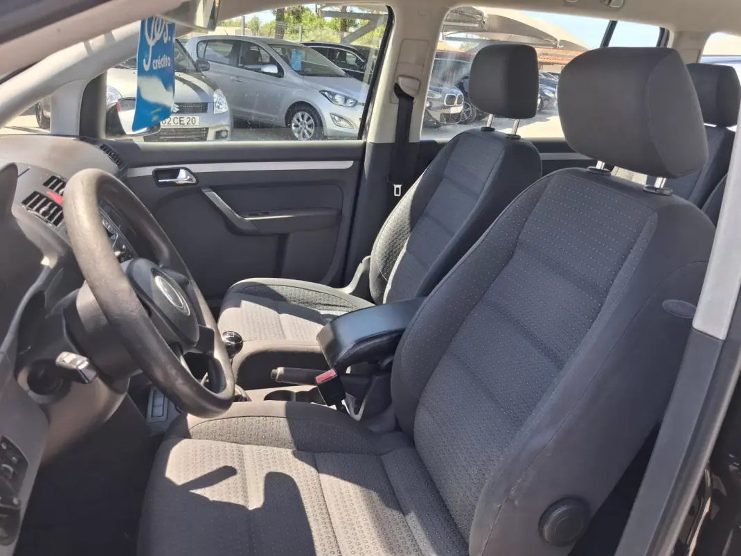 Volkswagen Touran 2005 - 4900 EUR, 247000 km - AUTO.MOTO.pt - 247000km - foto 10 de 12