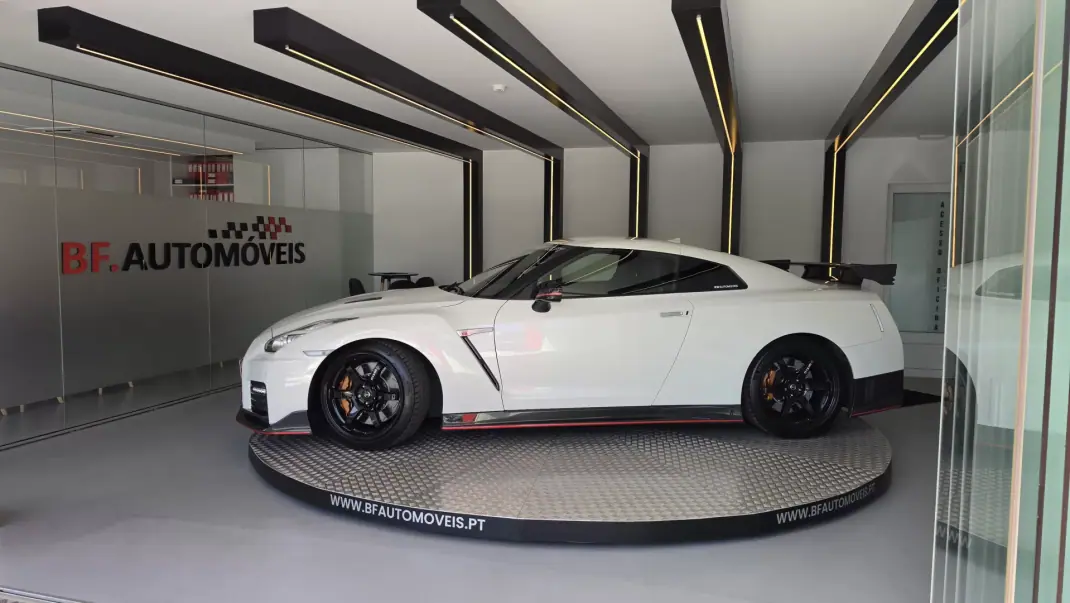 Nissan GT-R 2017 - 300000 EUR, 30685 km - 30685km - foto 14 de 69