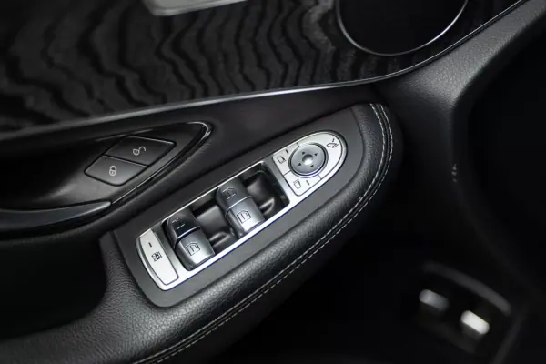 Mercedes-Benz GLC 300 2020 - 44000 EUR, 147000 km - AUTO.MOTO.pt - 147000km - foto 15 de 18