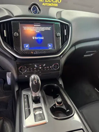 Maserati Ghibli 2014 - 31000 EUR, 226000 km - AUTO.MOTO.pt - 226000km - foto 36 de 47