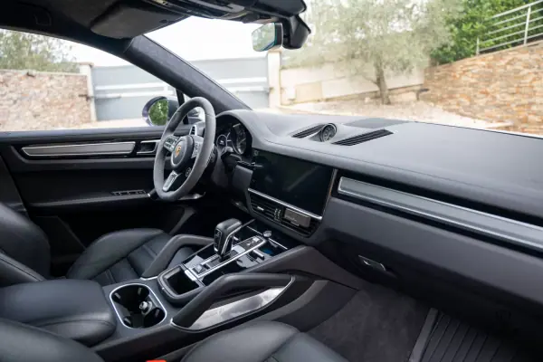Porsche Cayenne Coupé 2022 - 108888 EUR, 92000 km - AUTO.MOTO.pt - 92000km - foto 45 de 65