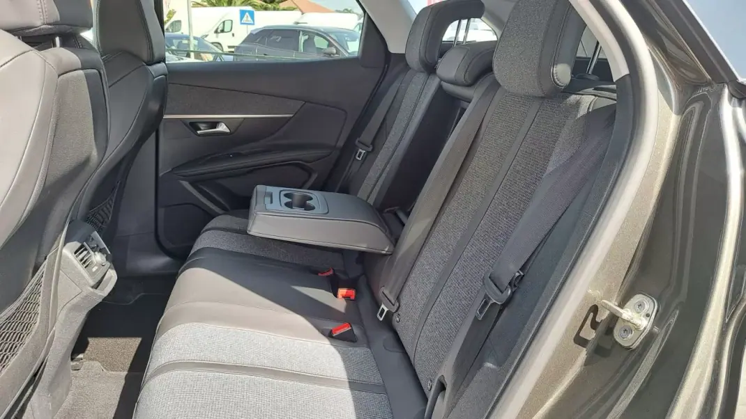Peugeot 3008 2018 - 19900 EUR, 156128 km - 156128km - foto 13 de 49