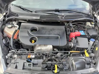 Ford Fiesta 2013 - 7200 EUR, 106782 km - AUTO.MOTO.pt - 106782km - foto 25 de 26