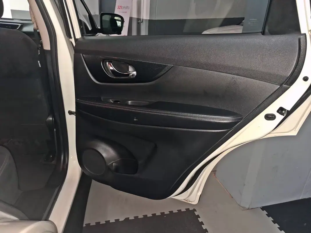 Nissan X-Trail 2016 - 15000 EUR, 150000 km - AUTO.MOTO.pt - 150000km - foto 23 de 28