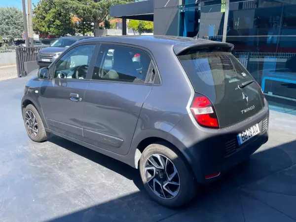 Renault Twingo 2017 - 7750 EUR, 136000 km - AUTO.MOTO.pt - 136000km - foto 4 de 13