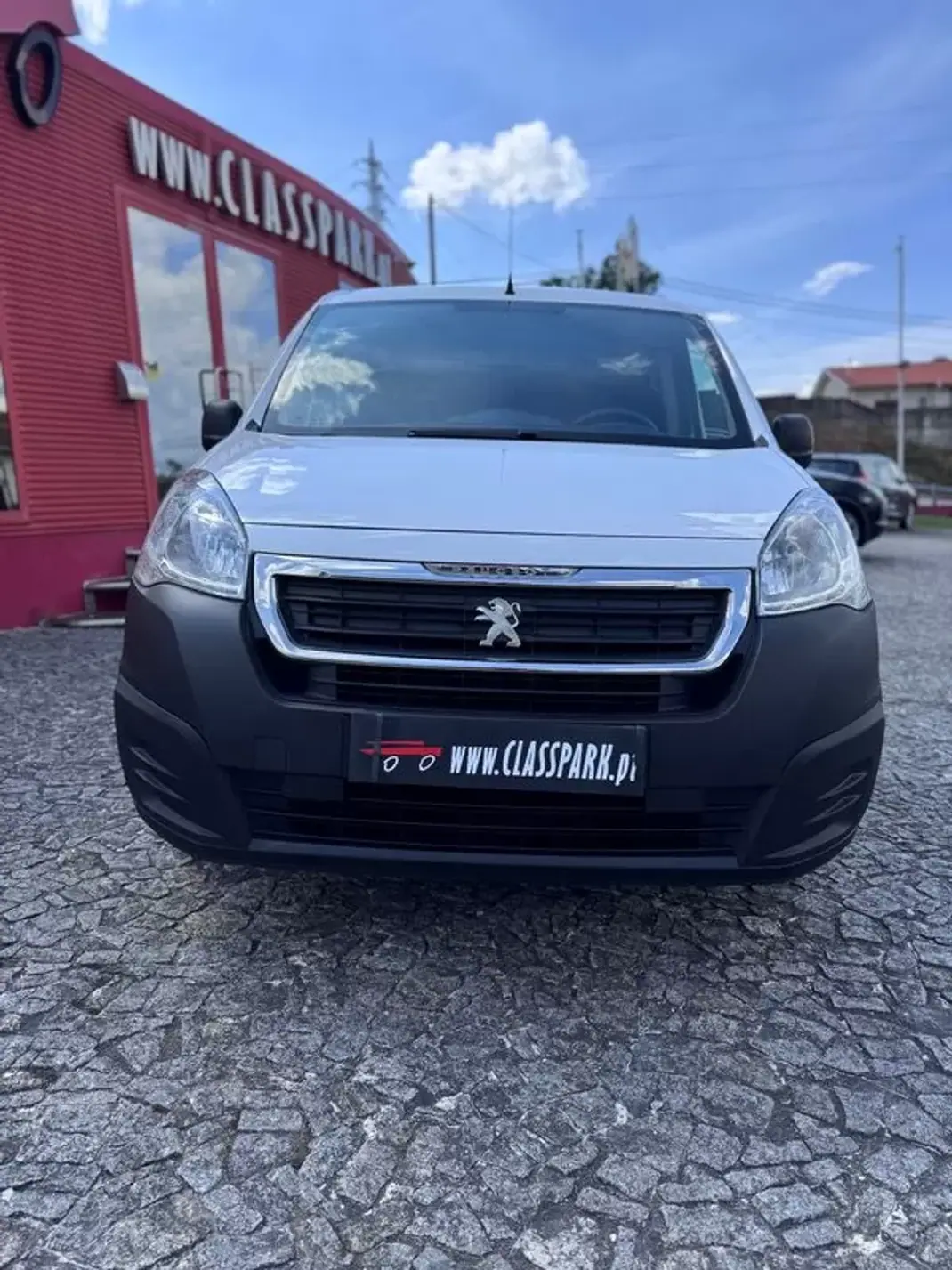 Peugeot 2017 - 10900 EUR, 168000 km - AUTO.MOTO.pt - 168000km - foto 2 de 8