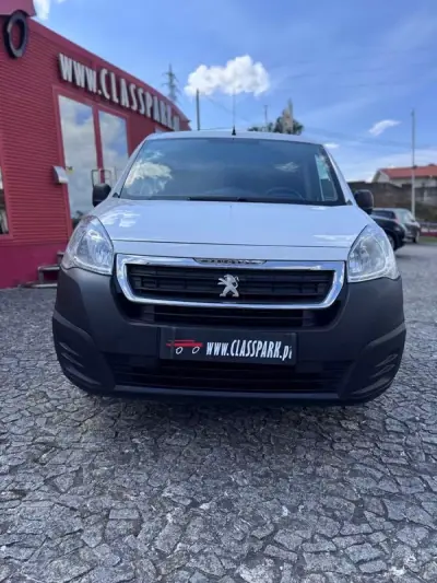 Peugeot 2017 - 10900 EUR, 168000 km - AUTO.MOTO.pt - 168000km - foto 2 de 8