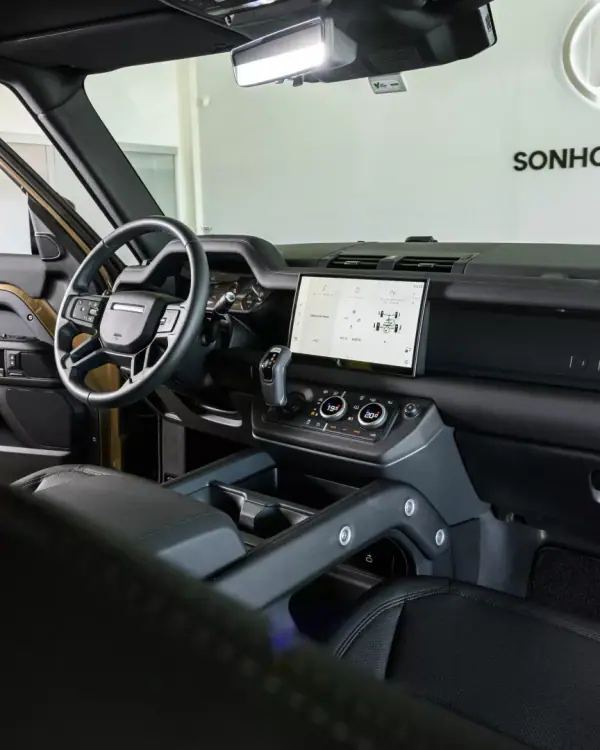 Land Rover Defender 2025 - 104900 EUR, 13995 km - AUTO.MOTO.pt - 13995km - foto 25 de 49