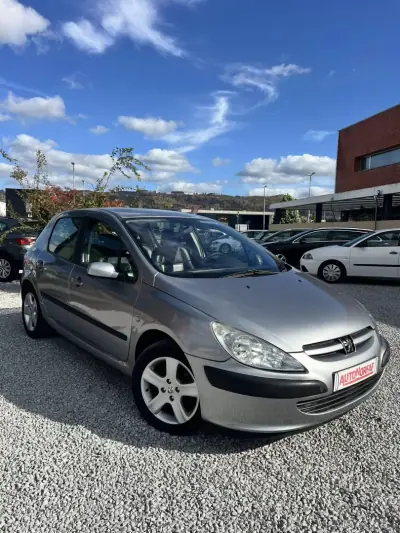 Peugeot 307 2002 - 5000 EUR, 234389 km - AUTO.MOTO.pt - 234389km - foto 5 de 9