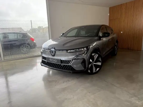 Renault Mégane E-Tech 2023 - 25500 EUR, 58000 km - AUTO.MOTO.pt - 58000km - foto 8 de 121