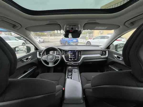 Volvo XC 60 2020 - 32750 EUR, 141000 km - AUTO.MOTO.pt - 141000km - foto 9 de 51