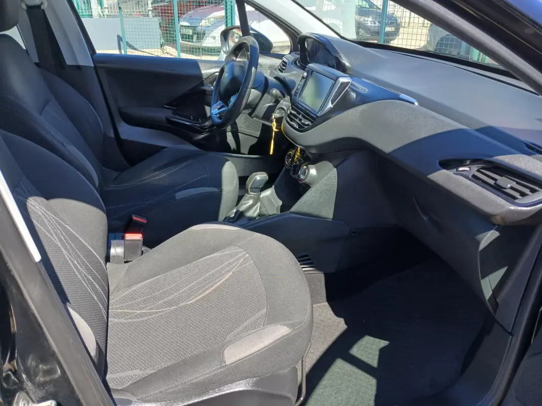 Peugeot 208 2014 - 7750 EUR, 84840 km - 84840km - foto 21 de 25