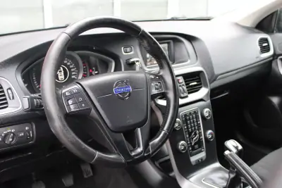 Volvo V40 2016 - 13990 EUR, 143000 km - AUTO.MOTO.pt - 143000km - foto 19 de 24
