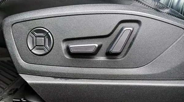 Audi e-tron 2020 - 31000 EUR, 110869 km - AUTO.MOTO.pt - 110869km - foto 23 de 29