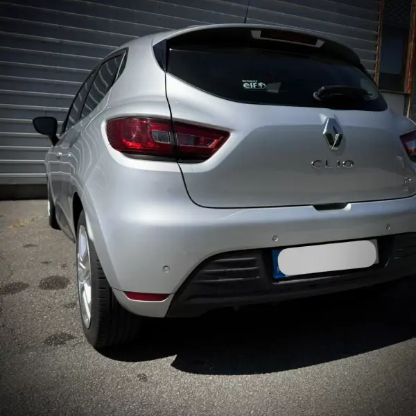 Renault Clio 2017 - 9900 EUR, 145000 km - AUTO.MOTO.pt - 145000km - foto 2 de 12