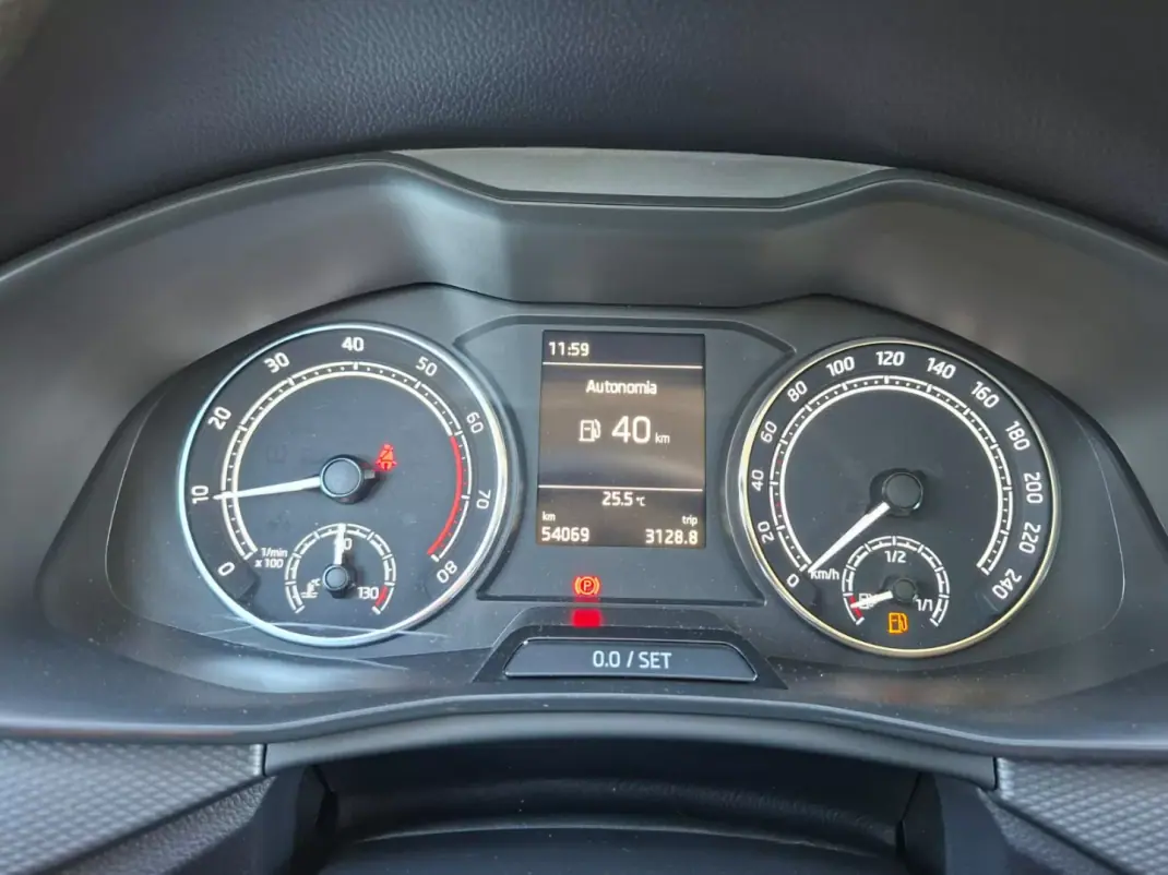 Skoda Kamiq 2023 - 17900 EUR, 54069 km - 54069km - foto 11 de 23