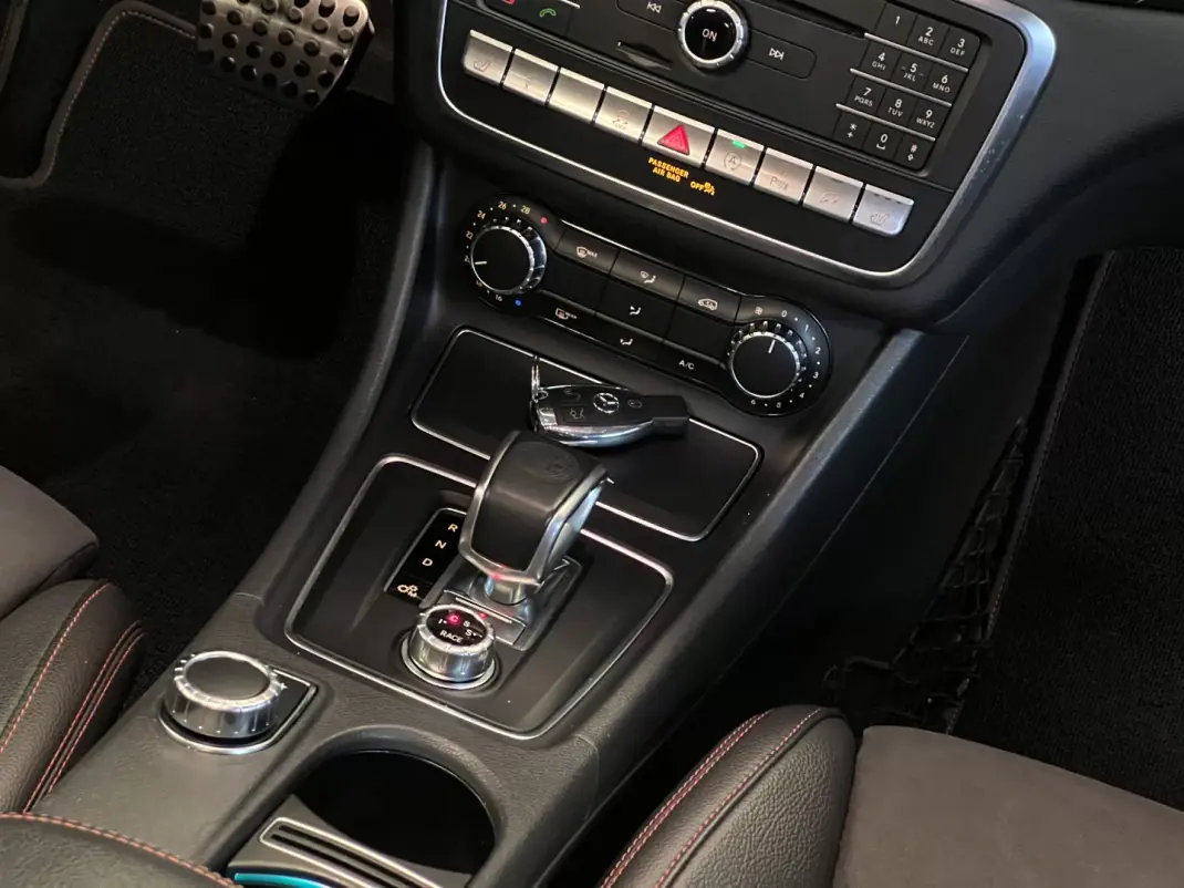 Mercedes-Benz CLA 45 AMG 2019 - 39990 EUR, 95000 km - AUTO.MOTO.pt - 95000km - foto 26 de 57