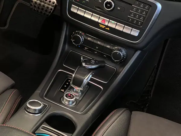 Mercedes-Benz CLA 45 AMG 2019 - 39990 EUR, 95000 km - AUTO.MOTO.pt - 95000km - foto 26 de 57