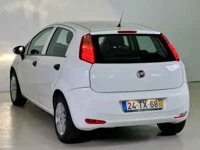 Fiat Punto 2017 - 7950 EUR, 77357 km - AUTO.MOTO.pt - 77357km - foto 15 de 31