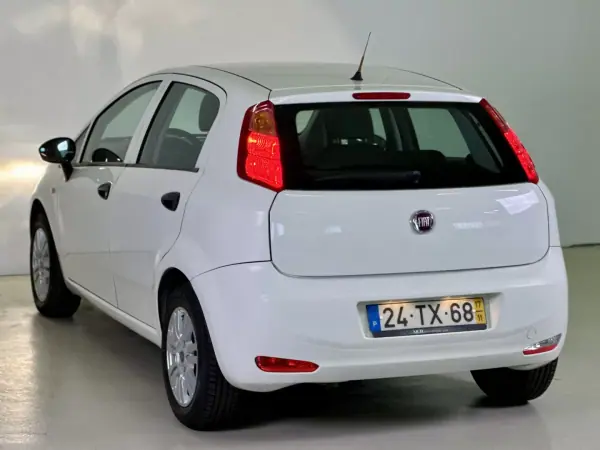 Fiat Punto 2017 - 7950 EUR, 77357 km - AUTO.MOTO.pt - 77357km - foto 15 de 31