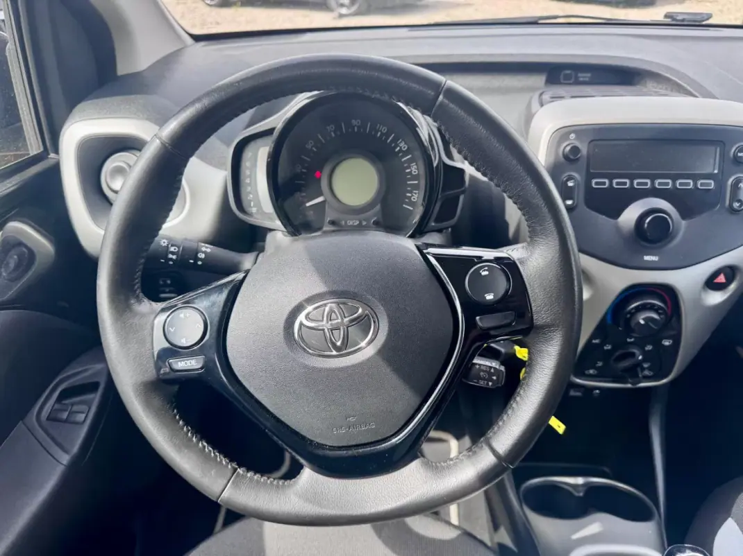 Toyota Aygo 2017 - 9750 EUR, 94443 km - 94443km - foto 16 de 19