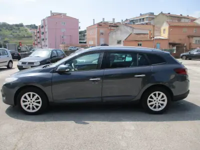 Renault Mégane Sport Tourer 2009 - 5900 EUR, 140000 km - AUTO.MOTO.pt - 140000km - foto 5 de 13