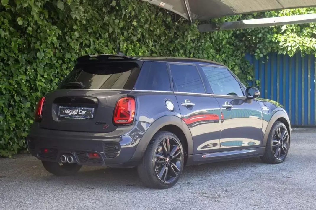 MINI 5 Portas 2019 - 24900 EUR, 105000 km - AUTO.MOTO.pt - 105000km - foto 8 de 17