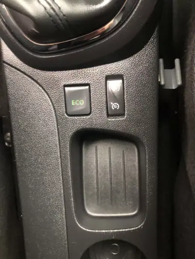 Renault Captur 2017 - 10900 EUR, 116000 km - 116000km - foto 18 de 32