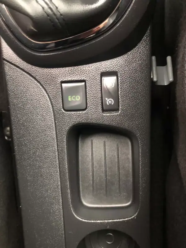 Renault Captur 2017 - 10900 EUR, 116000 km - 116000km - foto 18 de 32