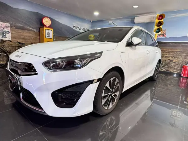 Kia Ceed SW 2023 - 22750 EUR, 83000 km - AUTO.MOTO.pt - 83000km - foto 3 de 19